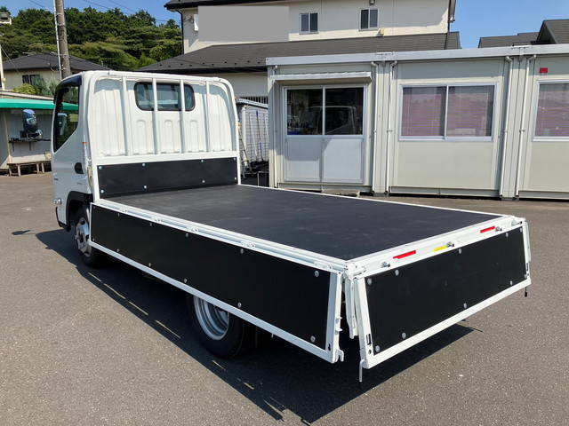 三菱ふそうキャンター平ボディ小型（2t・3t）[写真23]