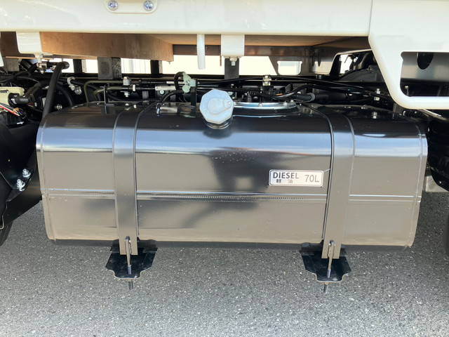 三菱ふそうキャンター平ボディ小型（2t・3t）[写真30]