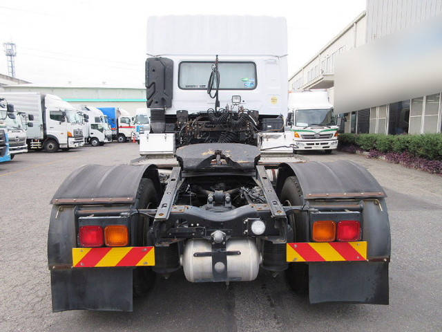 UDトラックスクオントレーラーヘッド（トラクターヘッド）大型（10t）[写真06]
