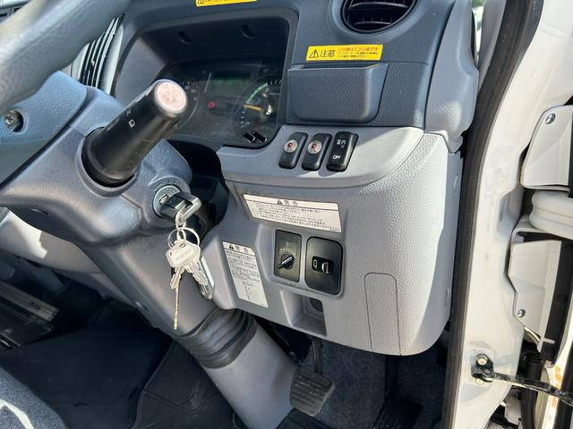 三菱ふそうキャンター冷凍車（冷蔵車）小型（2t・3t）[写真31]