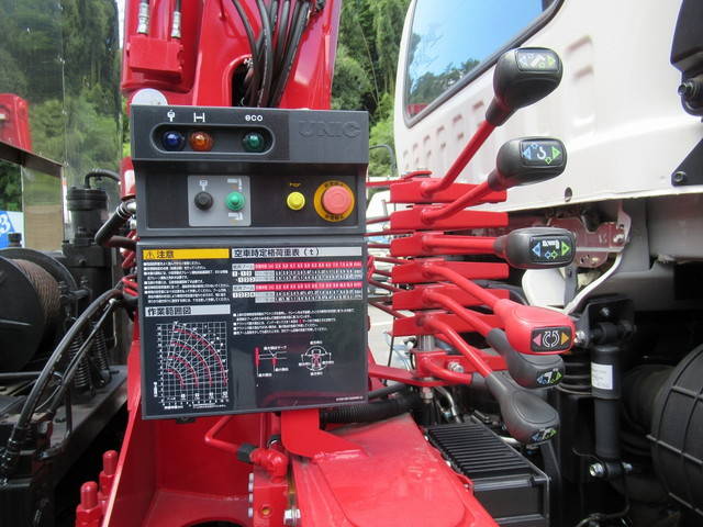 いすゞフォワードクレーン4段増トン（6t・8t）[写真11]