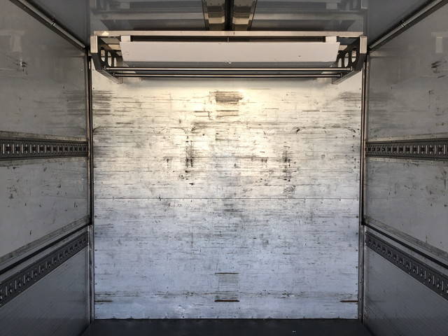 日野レンジャー冷蔵冷凍ウイング中型（4t）[写真14]