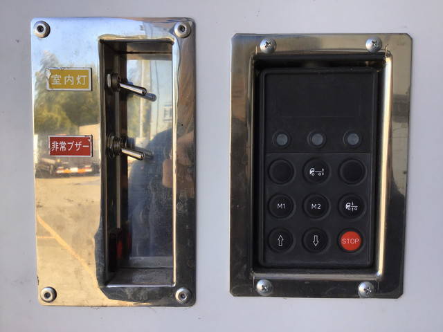 日野レンジャー冷蔵冷凍ウイング中型（4t）[写真17]