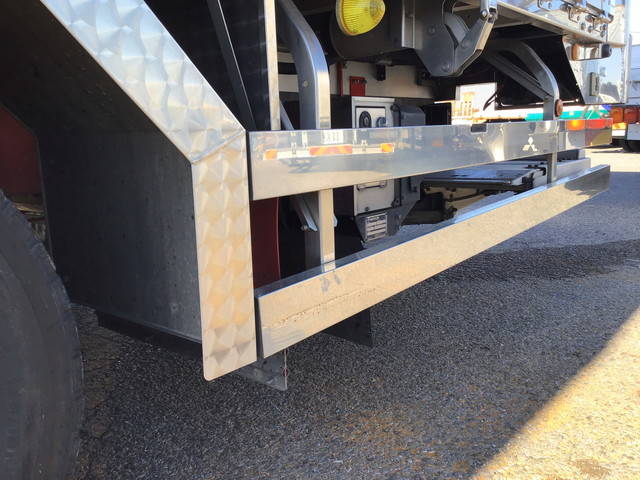 日野レンジャー冷蔵冷凍ウイング中型（4t）[写真22]