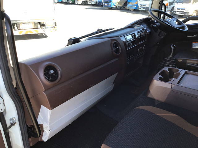 日野レンジャー冷蔵冷凍ウイング中型（4t）[写真33]