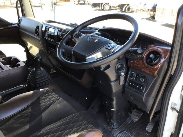 日野レンジャー冷蔵冷凍ウイング中型（4t）[写真34]