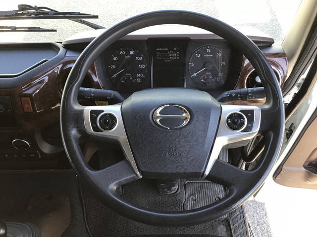 日野レンジャー冷蔵冷凍ウイング中型（4t）[写真35]