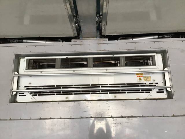 いすゞギガ冷蔵冷凍ウイング大型（10t）[写真12]