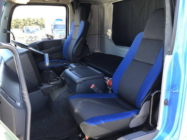 いすゞギガ冷蔵冷凍ウイング大型（10t）[写真28]