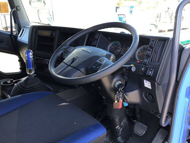 いすゞギガ冷蔵冷凍ウイング大型（10t）[写真31]