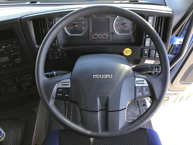 いすゞギガ冷蔵冷凍ウイング大型（10t）[写真34]