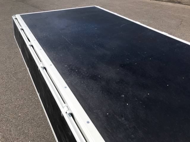 三菱ふそうキャンター平ボディ小型（2t・3t）[写真10]