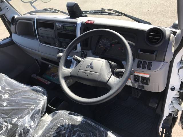 三菱ふそうキャンター平ボディ小型（2t・3t）[写真12]