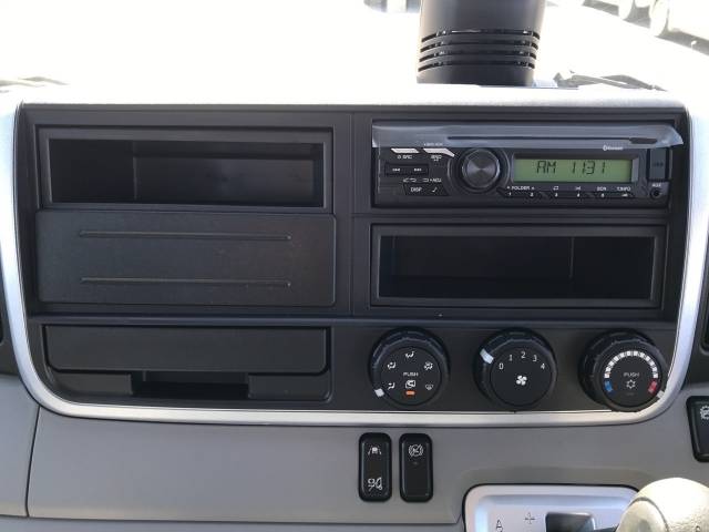 三菱ふそうキャンター平ボディ小型（2t・3t）[写真13]