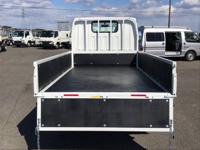 三菱ふそうキャンター平ボディ小型（2t・3t）[写真06]