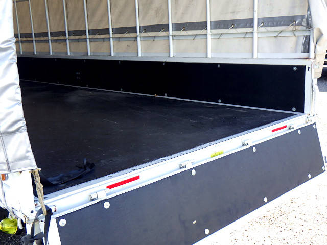 三菱ふそうキャンター幌車小型（2t・3t）[写真09]