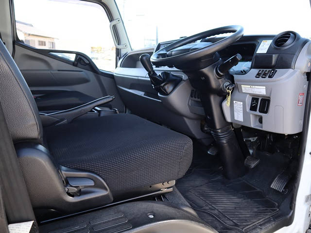 三菱ふそうキャンターアルミバン小型（2t・3t）[写真28]