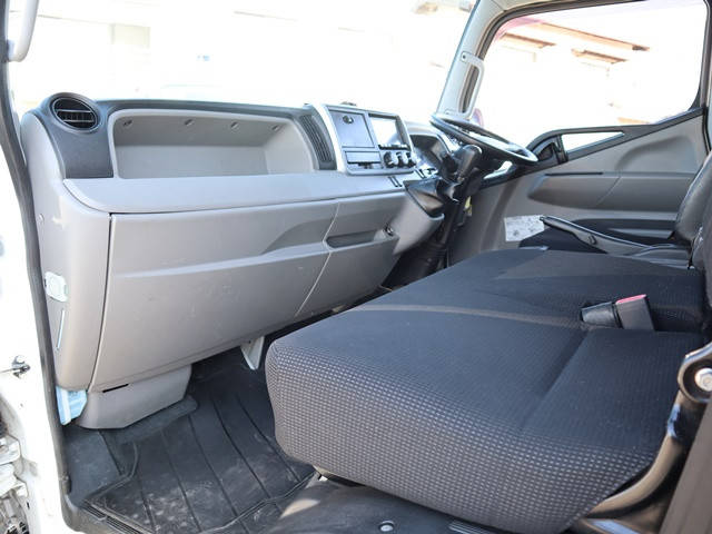 三菱ふそうキャンターアルミバン小型（2t・3t）[写真30]