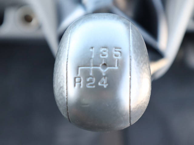 三菱ふそうキャンターアルミバン小型（2t・3t）[写真33]