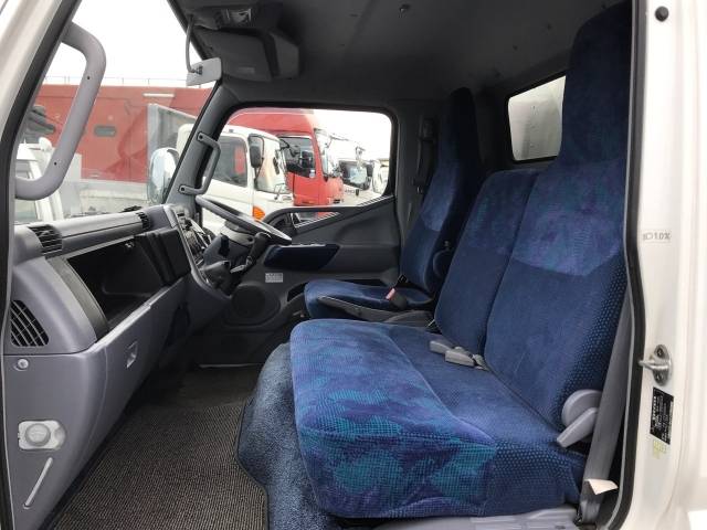 三菱ふそうキャンターアルミバン小型（2t・3t）[写真13]