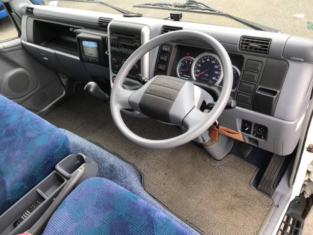 三菱ふそうキャンターアルミバン小型（2t・3t）[写真16]