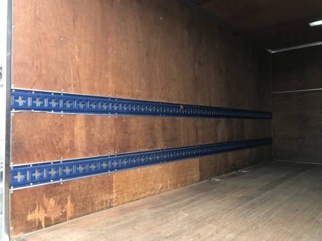 三菱ふそうキャンターアルミバン小型（2t・3t）[写真09]