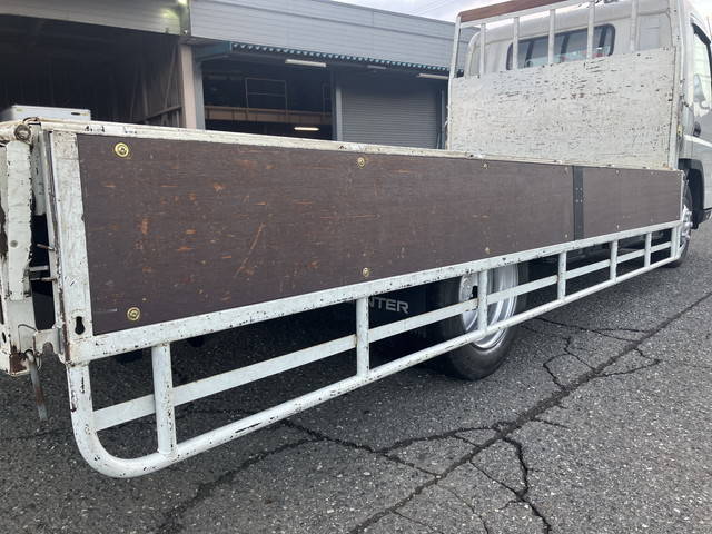 三菱ふそうキャンター平ボディ小型（2t・3t）[写真12]