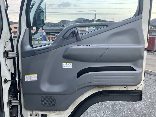 三菱ふそうキャンター平ボディ小型（2t・3t）[写真23]