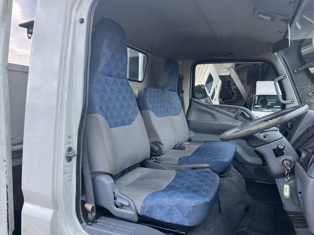 三菱ふそうキャンター平ボディ小型（2t・3t）[写真25]