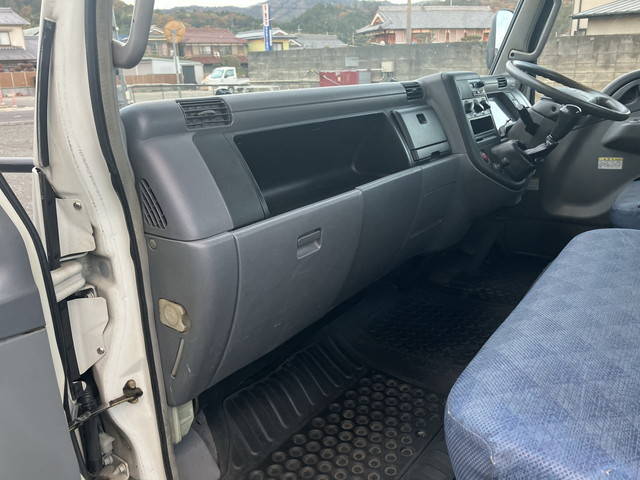 三菱ふそうキャンター平ボディ小型（2t・3t）[写真26]