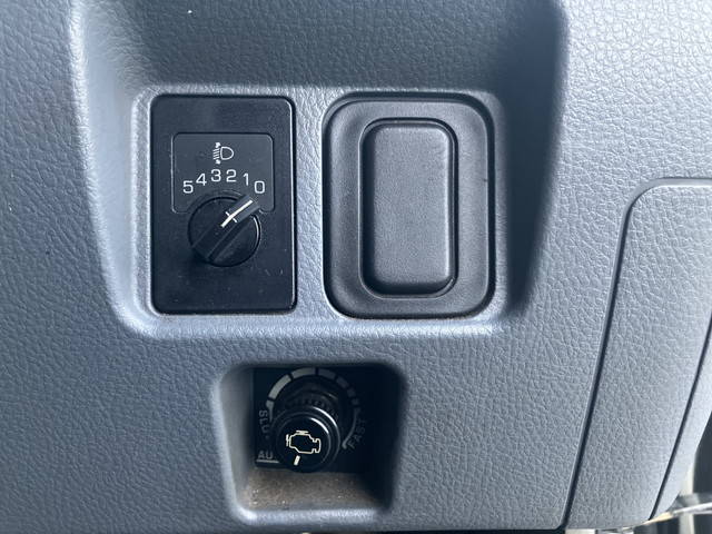 三菱ふそうキャンター平ボディ小型（2t・3t）[写真33]