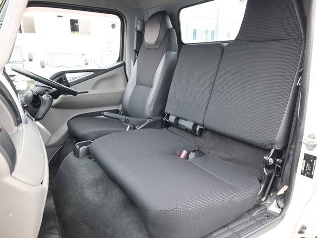 三菱ふそうキャンター平ボディ小型（2t・3t）[写真28]