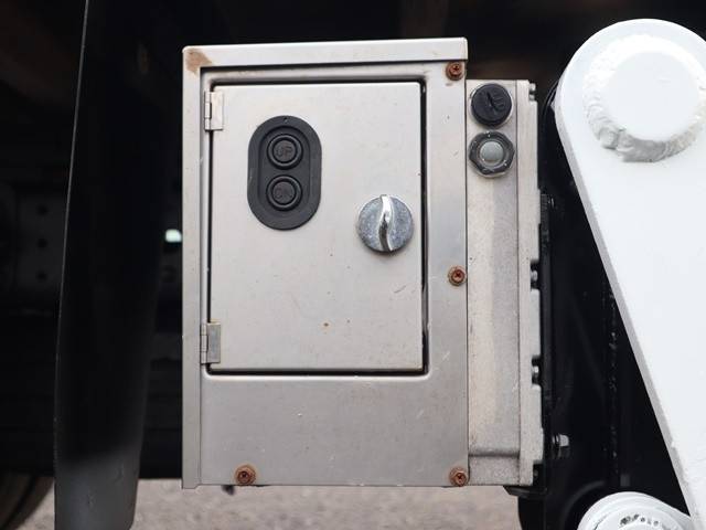 三菱ふそうキャンター平ボディ小型（2t・3t）[写真09]