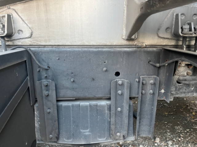 日野プロフィアバルク車（粉粒体運搬車）大型（10t）[写真22]