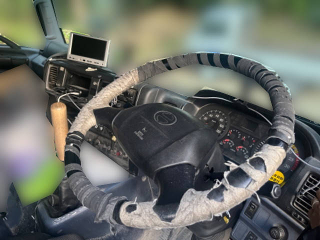 日野プロフィアバルク車（粉粒体運搬車）大型（10t）[写真31]