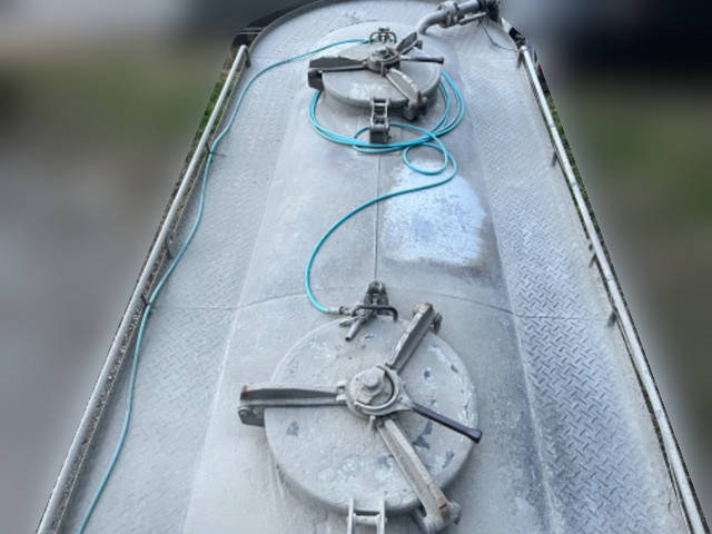 日野プロフィアバルク車（粉粒体運搬車）大型（10t）[写真09]