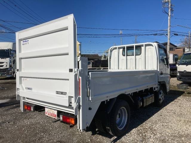 三菱ふそうキャンター平ボディ小型（2t・3t）[写真02]