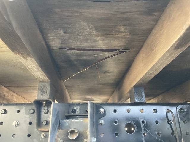 三菱ふそうキャンター平ボディ小型（2t・3t）[写真23]