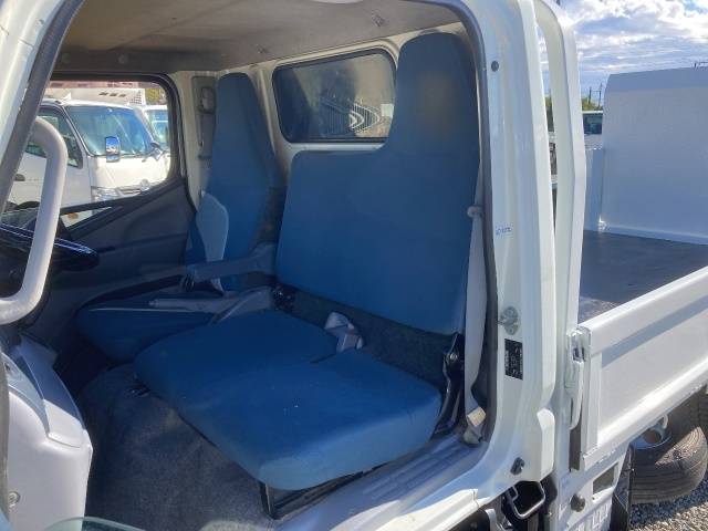 三菱ふそうキャンター平ボディ小型（2t・3t）[写真33]