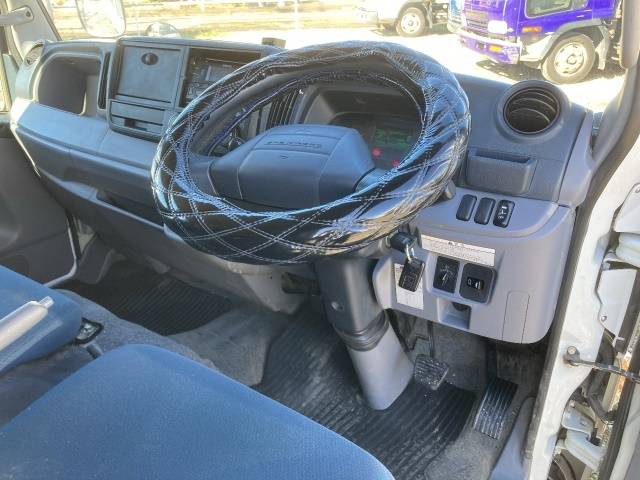 三菱ふそうキャンター平ボディ小型（2t・3t）[写真36]