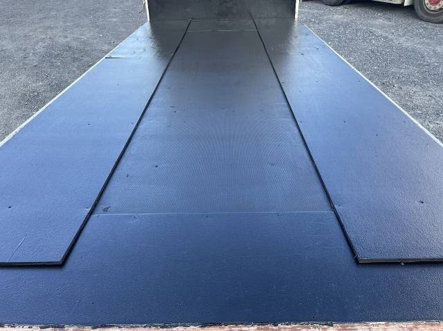 トヨタトヨエース平ボディ小型（2t・3t）[写真10]