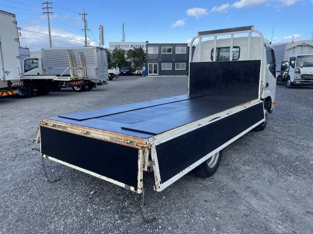 トヨタトヨエース平ボディ小型（2t・3t）[写真13]