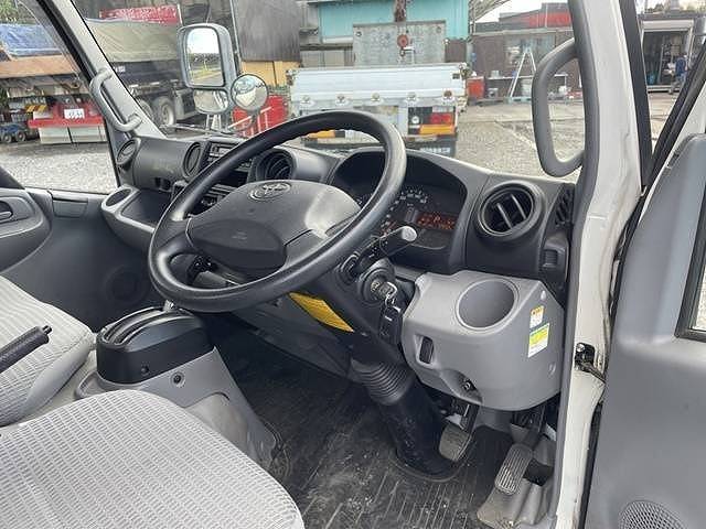 トヨタトヨエース平ボディ小型（2t・3t）[写真31]