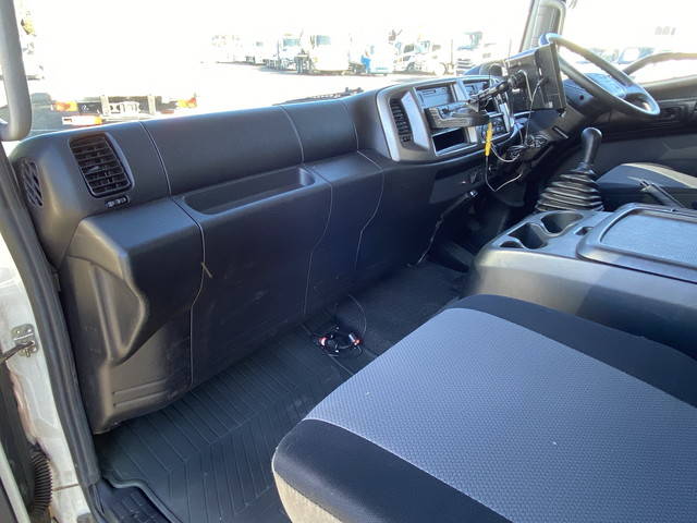 日野レンジャーセルフクレーン4段増トン（6t・8t）[写真32]