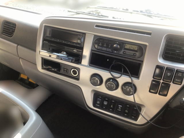 UDトラックスコンドルクレーン4段増トン（6t・8t）[写真33]