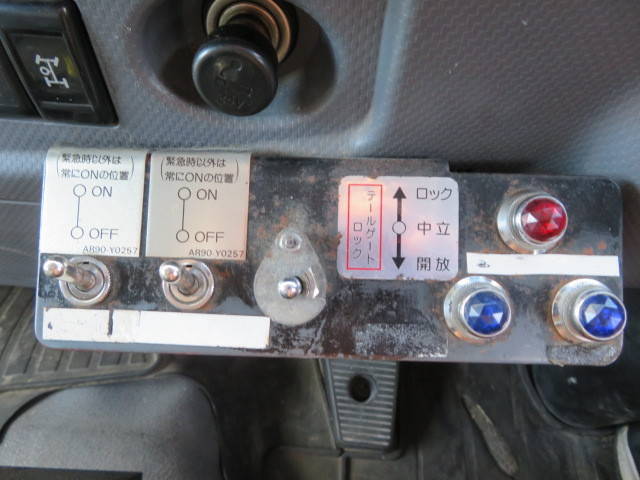 いすゞフォワード深ダンプ（土砂禁ダンプ）増トン（6t・8t）[写真17]