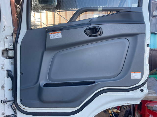 三菱ふそうスーパーグレートアルミウイング大型（10t）[写真28]