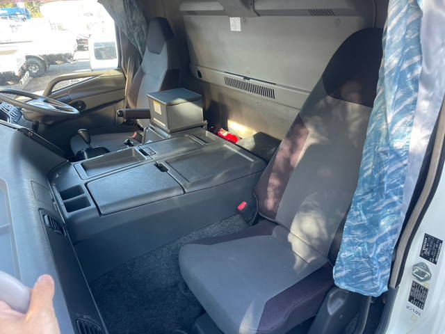 三菱ふそうスーパーグレートアルミウイング大型（10t）[写真29]