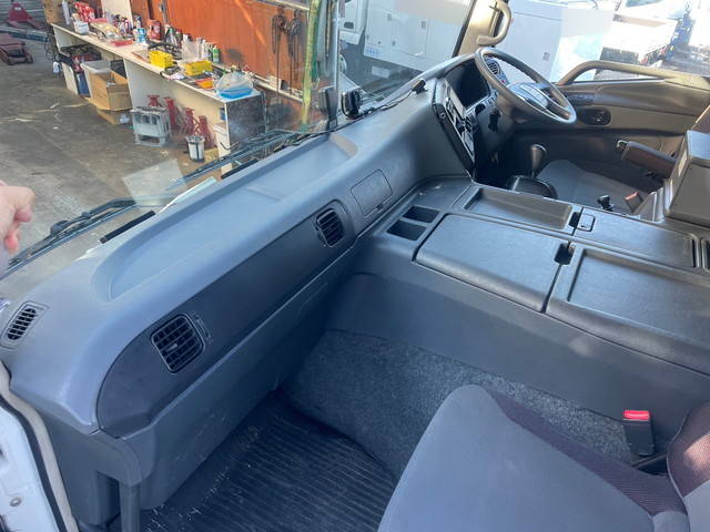 三菱ふそうスーパーグレートアルミウイング大型（10t）[写真33]