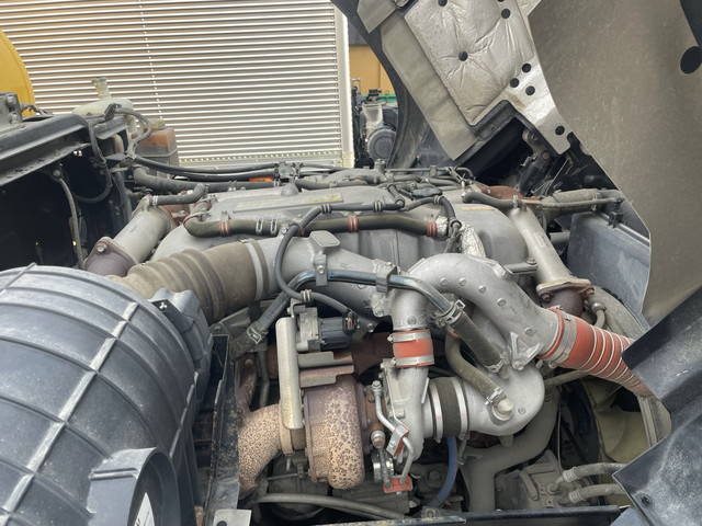 いすゞギガ汚泥吸引車大型（10t）[写真18]